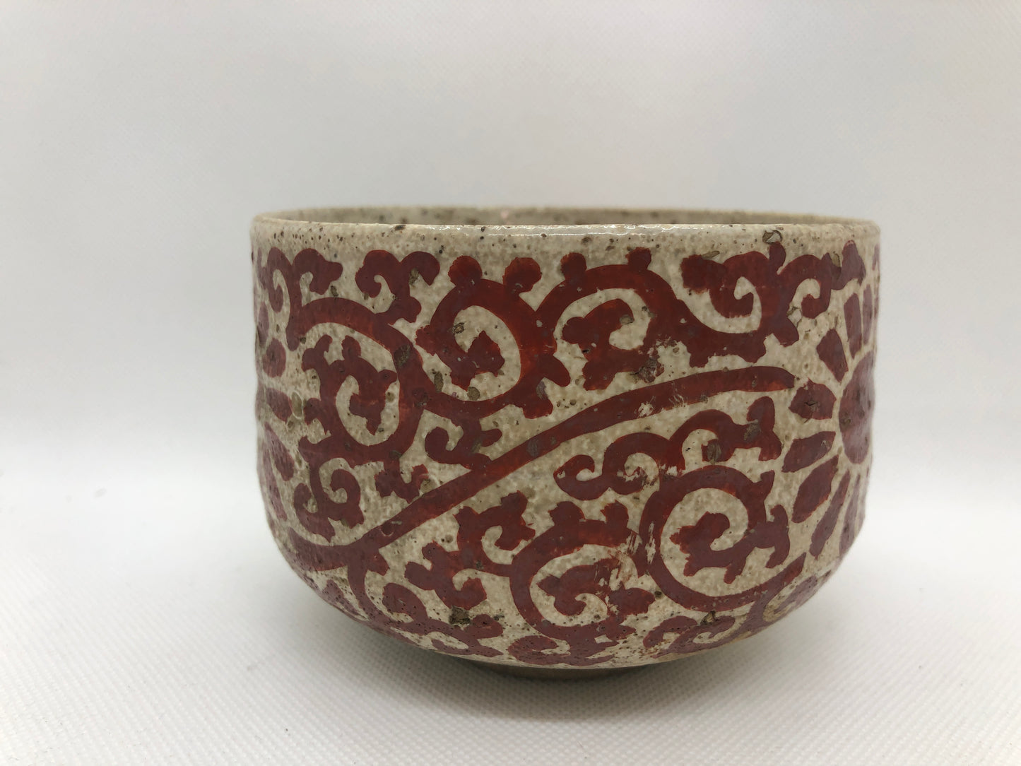 Y4460 CHAWAN Inuyama-ware red arabesque signed Japan antique tea ceremony bowl