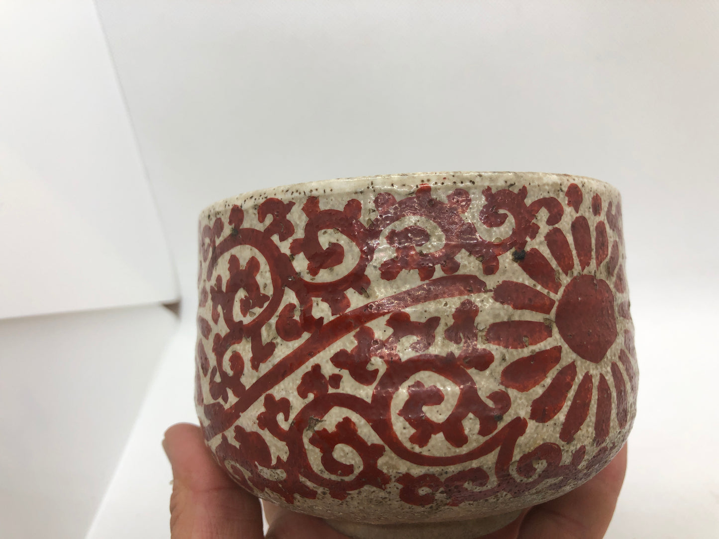 Y4460 CHAWAN Inuyama-ware red arabesque signed Japan antique tea ceremony bowl