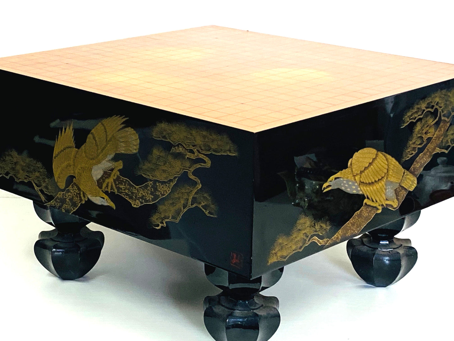 Y4486 GO board with legs Makie lacquer hawk strategy game signed Japan antique