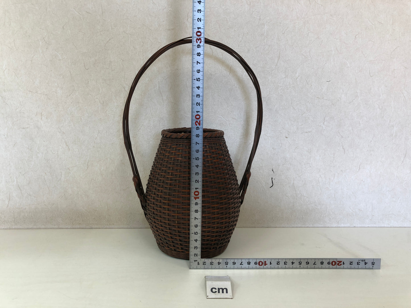 Y4539 Bamboo Woven Basket flower vase handle signed Japan antique ikebana kabin