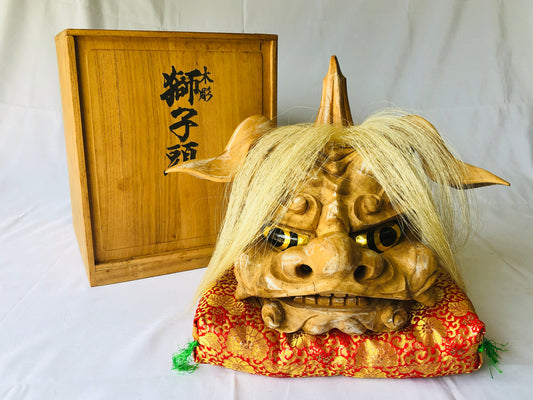 Y4558 OKIMONO wood carving Lion signed box Japan antique vintage decor figure