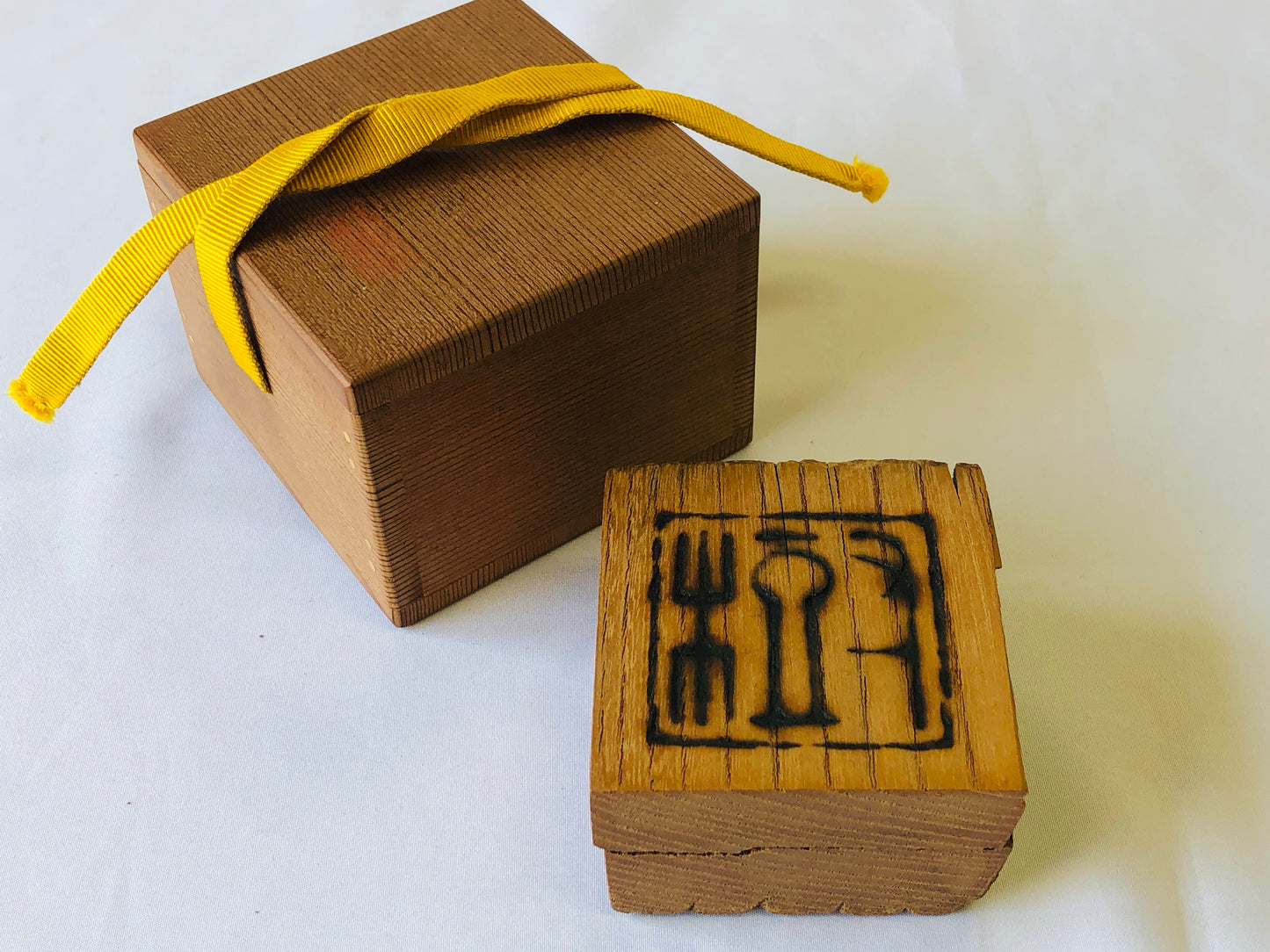 Y4644 BOX Old wood signed Japan antique incense container fragrance aroma