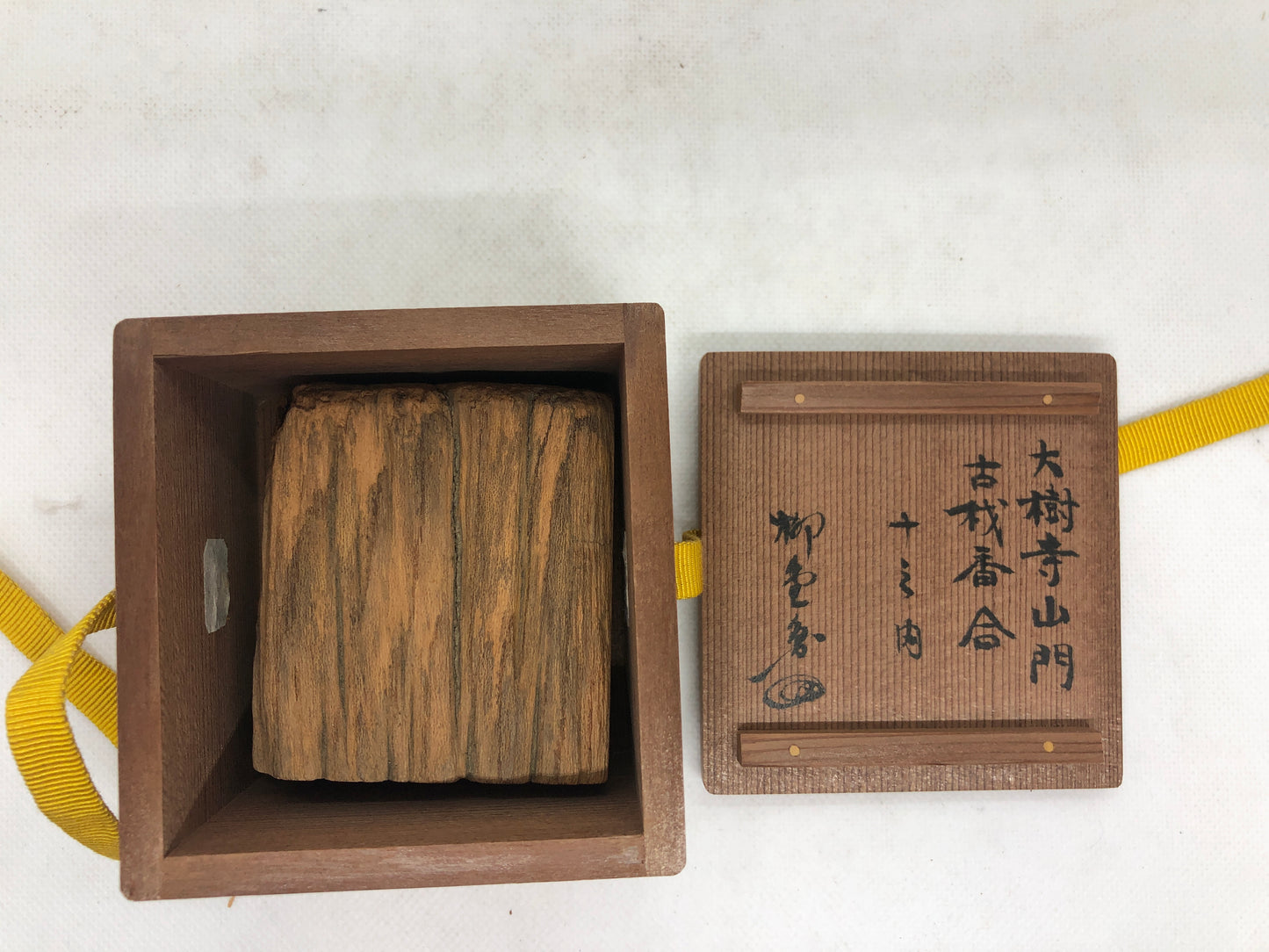 Y4644 BOX Old wood signed Japan antique incense container fragrance aroma