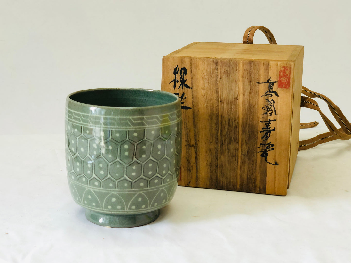 Y5088 CHAWAN Goryeo celadon Yu Hegan signed box Korea bowl tea ceremony antique