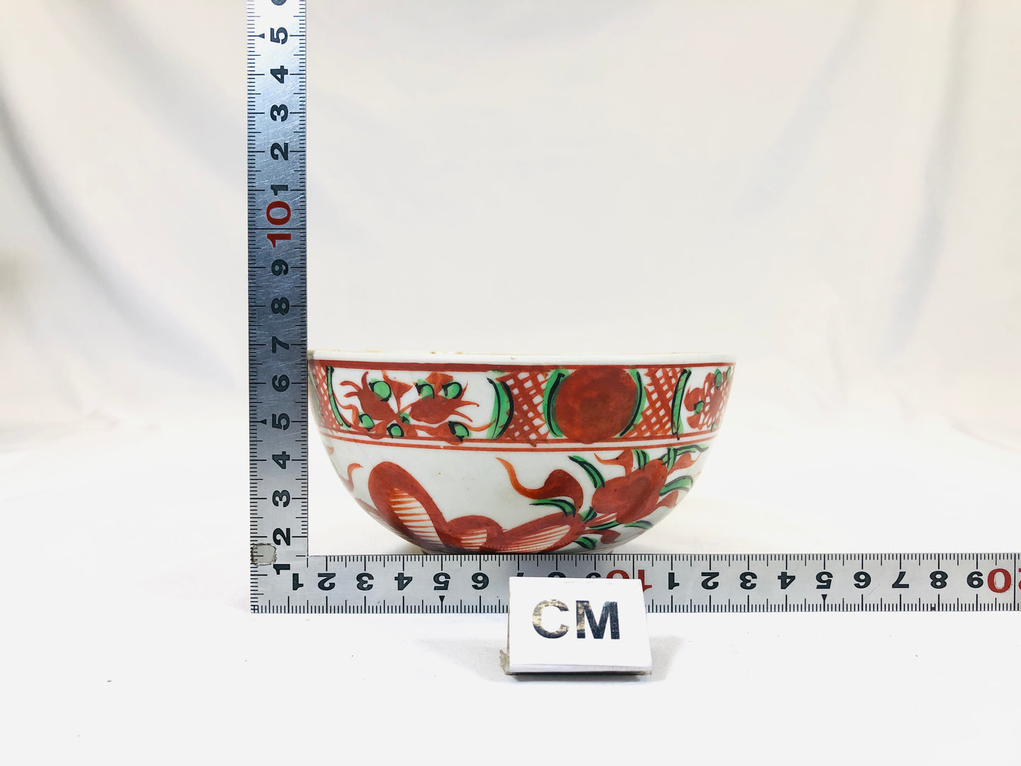 Y5211 CHAWAN Inuyama-ware red picture signed Japan antique tea ceremony pottery