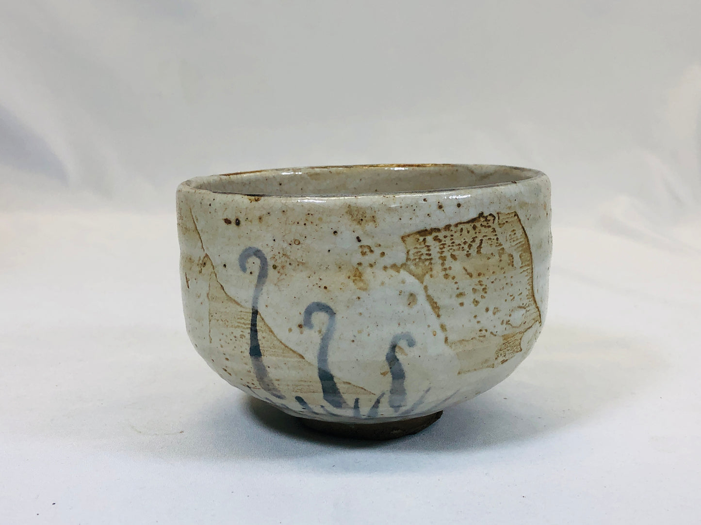 Y5214 CHAWAN Shino-ware signed Japan antique tea ceremony pottery bowl vintage