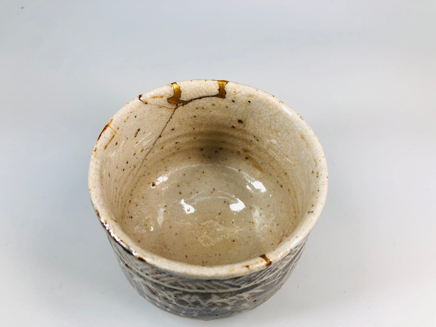 Y5245 CHAWAN Shino-ware kofuku kintsugi signed Japan antique tea ceremony bowl