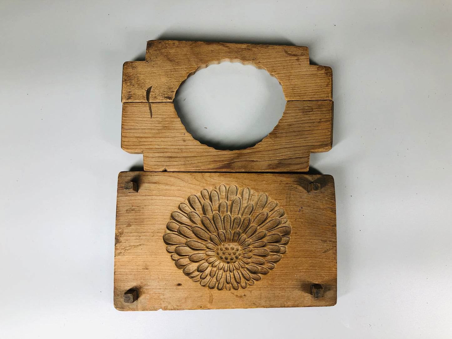 Y5254 KASHIGATA Chrysanthemum flower Japan antique Wooden Pastry Mold wagashi