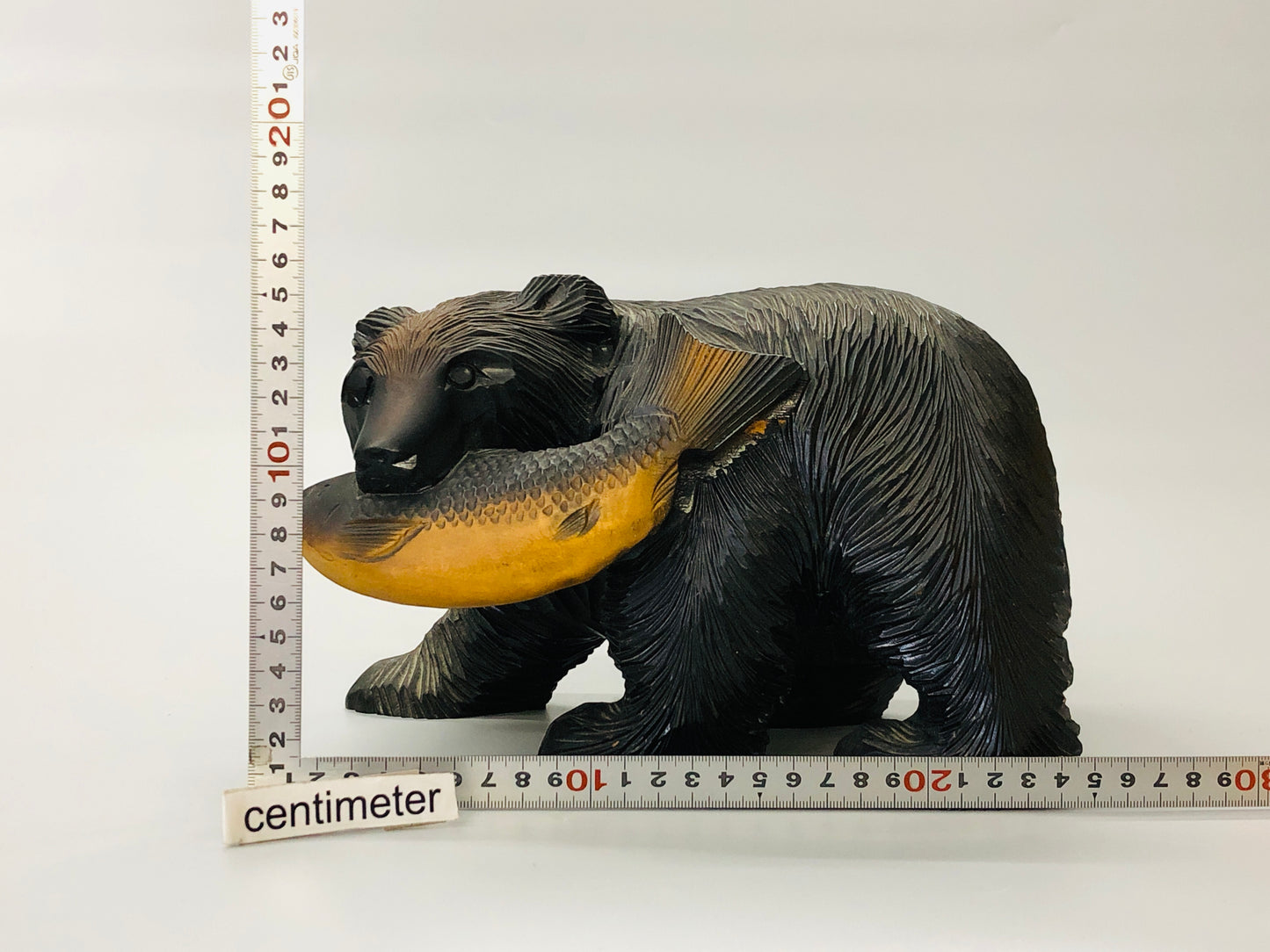 Y5267 OKIMONO wood Bear salmon figure figurine Japan antique interior decor