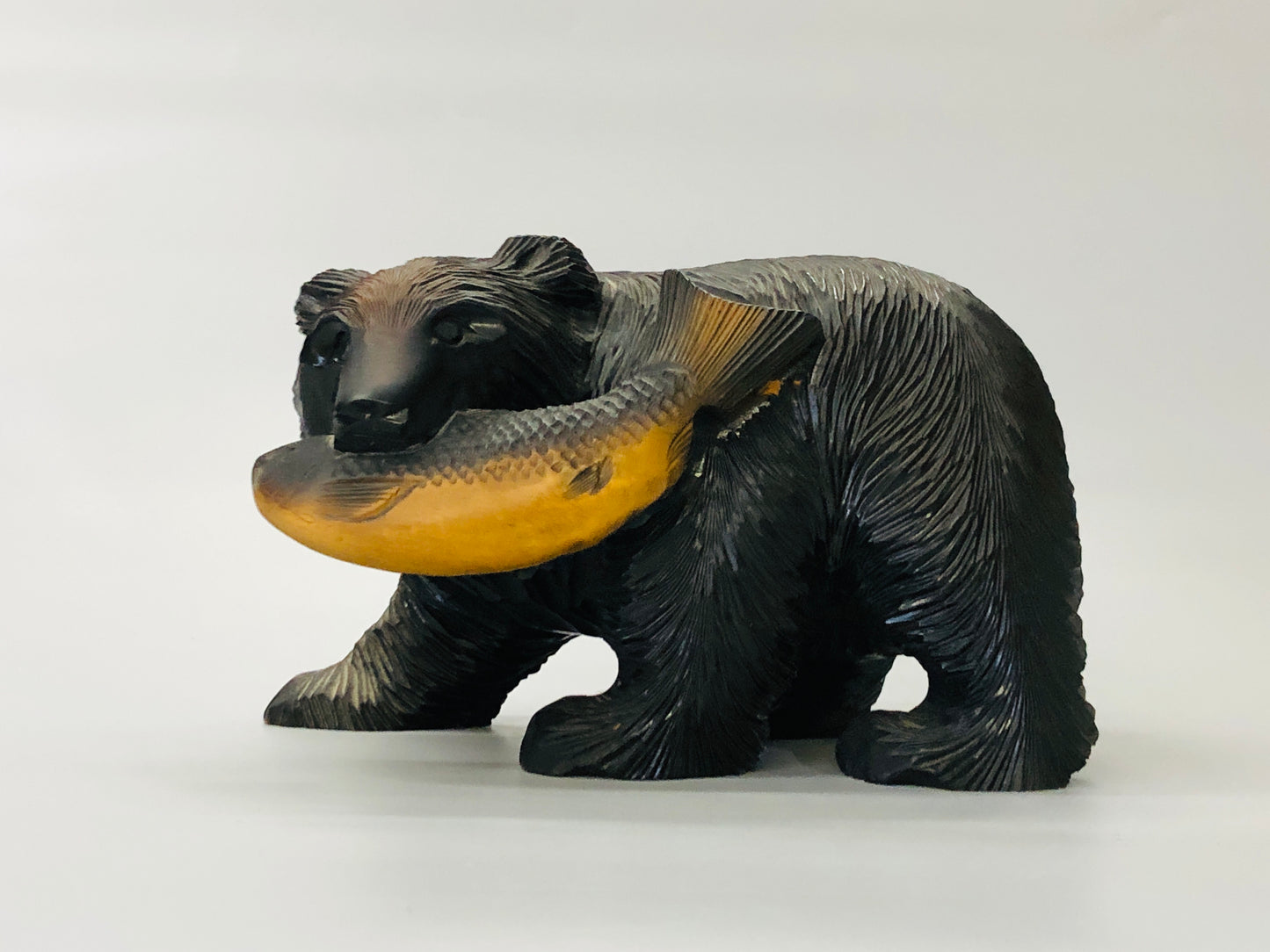 Y5267 OKIMONO wood Bear salmon figure figurine Japan antique interior decor