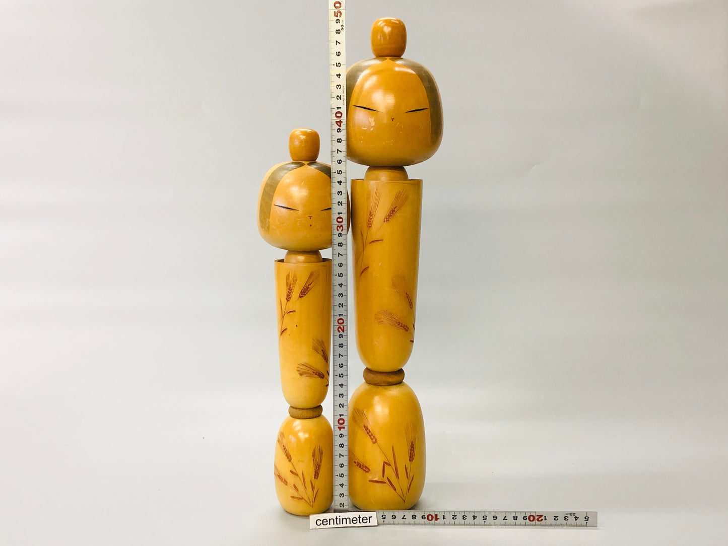 Y5277 OKIMONO Modern Kokeshi doll figure pair signed Japan vintage antique decor