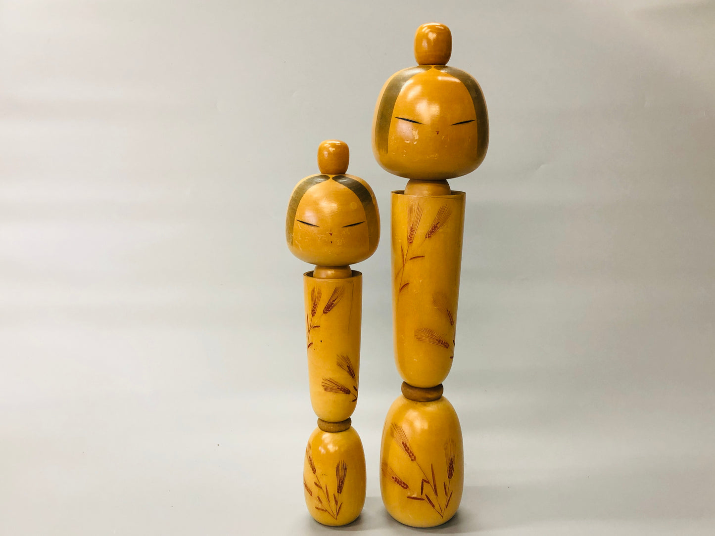 Y5277 OKIMONO Modern Kokeshi doll figure pair signed Japan vintage antique decor