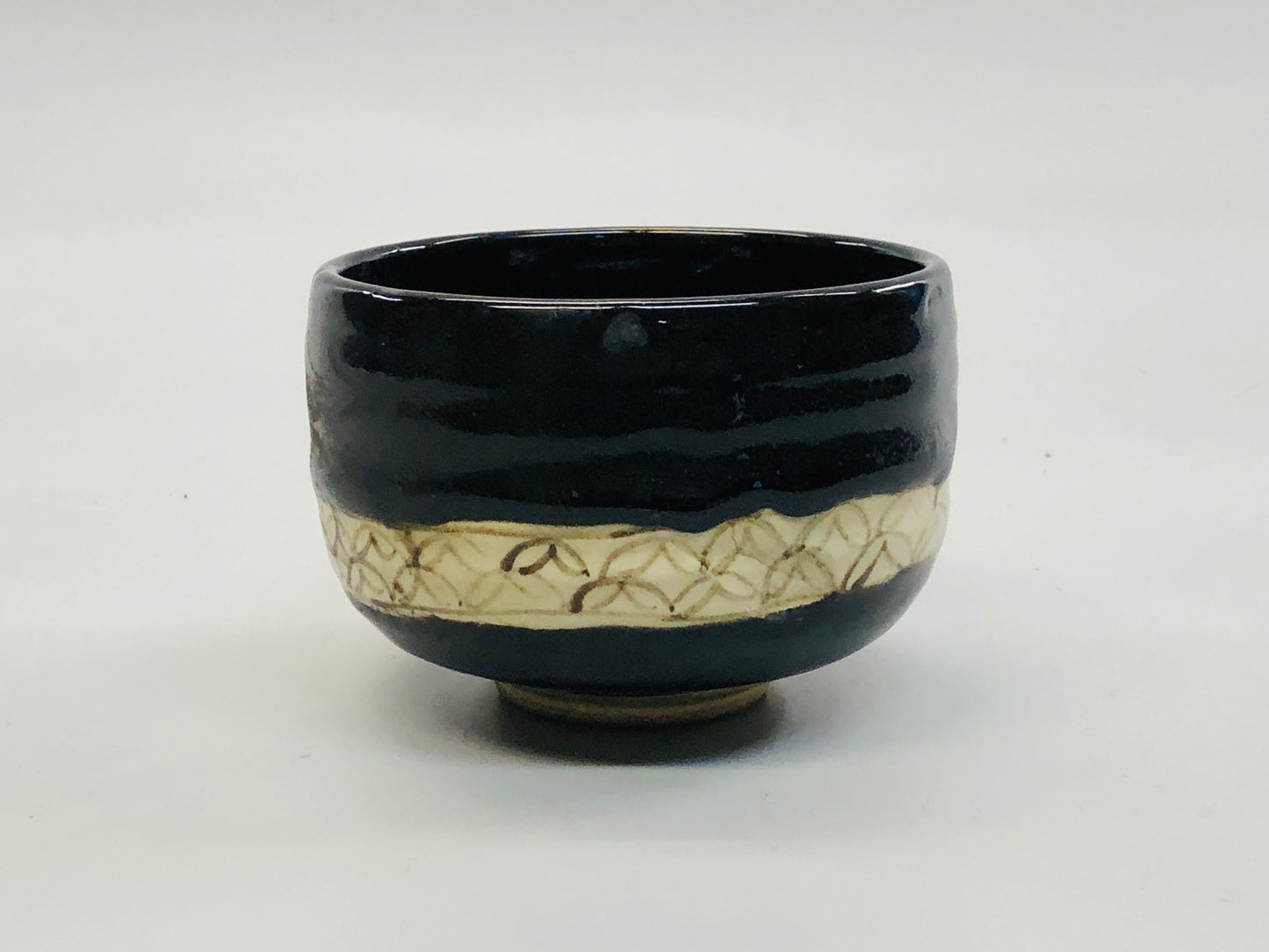 Y5304 CHAWAN Oribe-ware black signed Japan antique tea ceremony pottery bowl