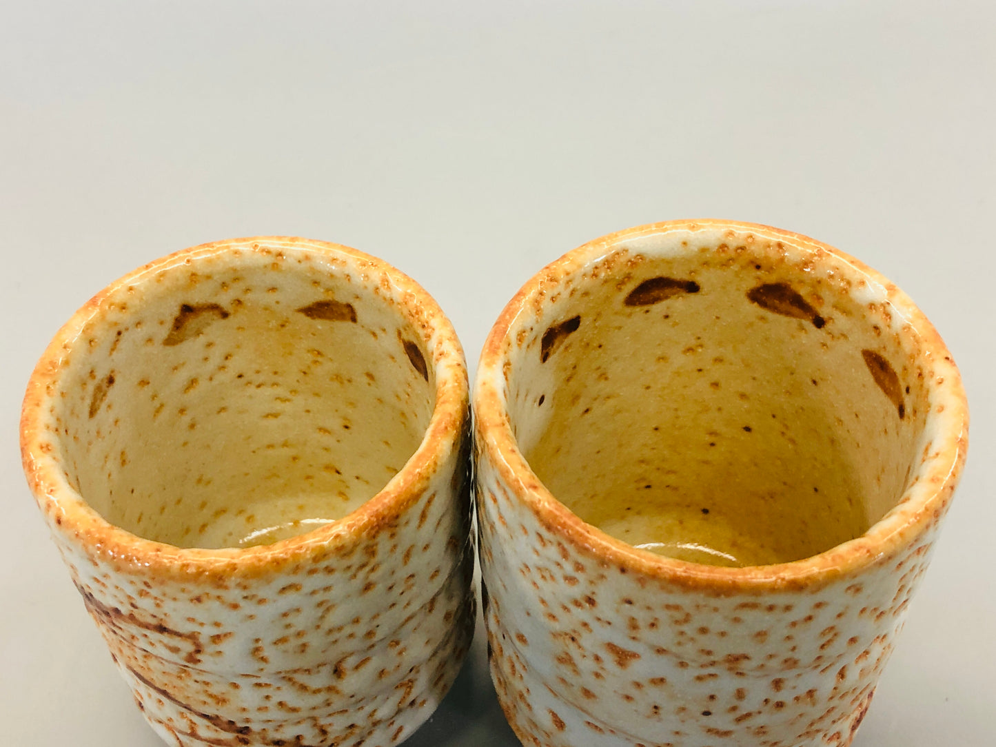 Y5384 YUNOMI Shino-ware cup signed box mug Japan antique tea ceremony pottery