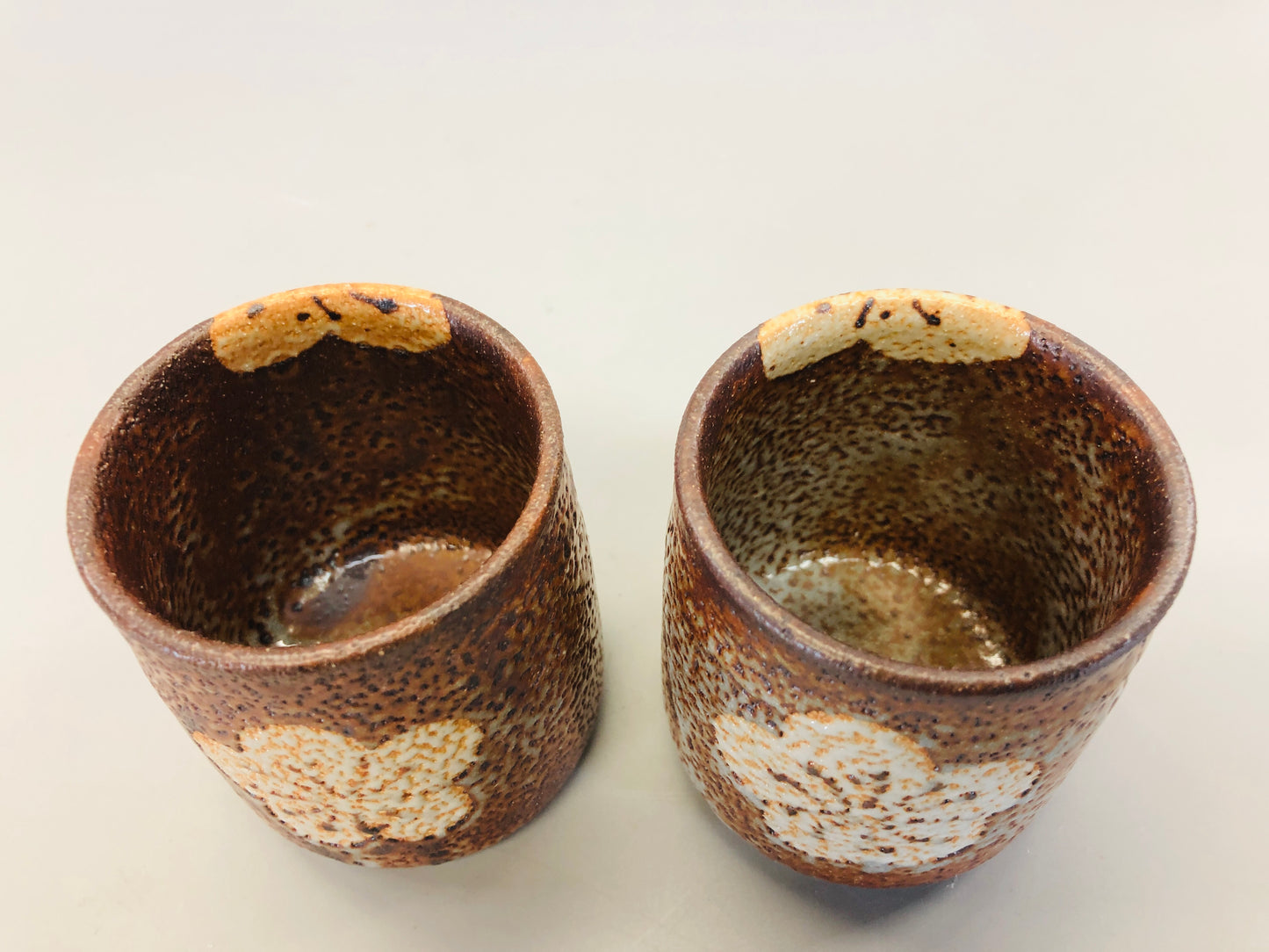 Y5385 YUNOMI Shino-ware cup signed box sakura Japan antique tea ceremony pottery
