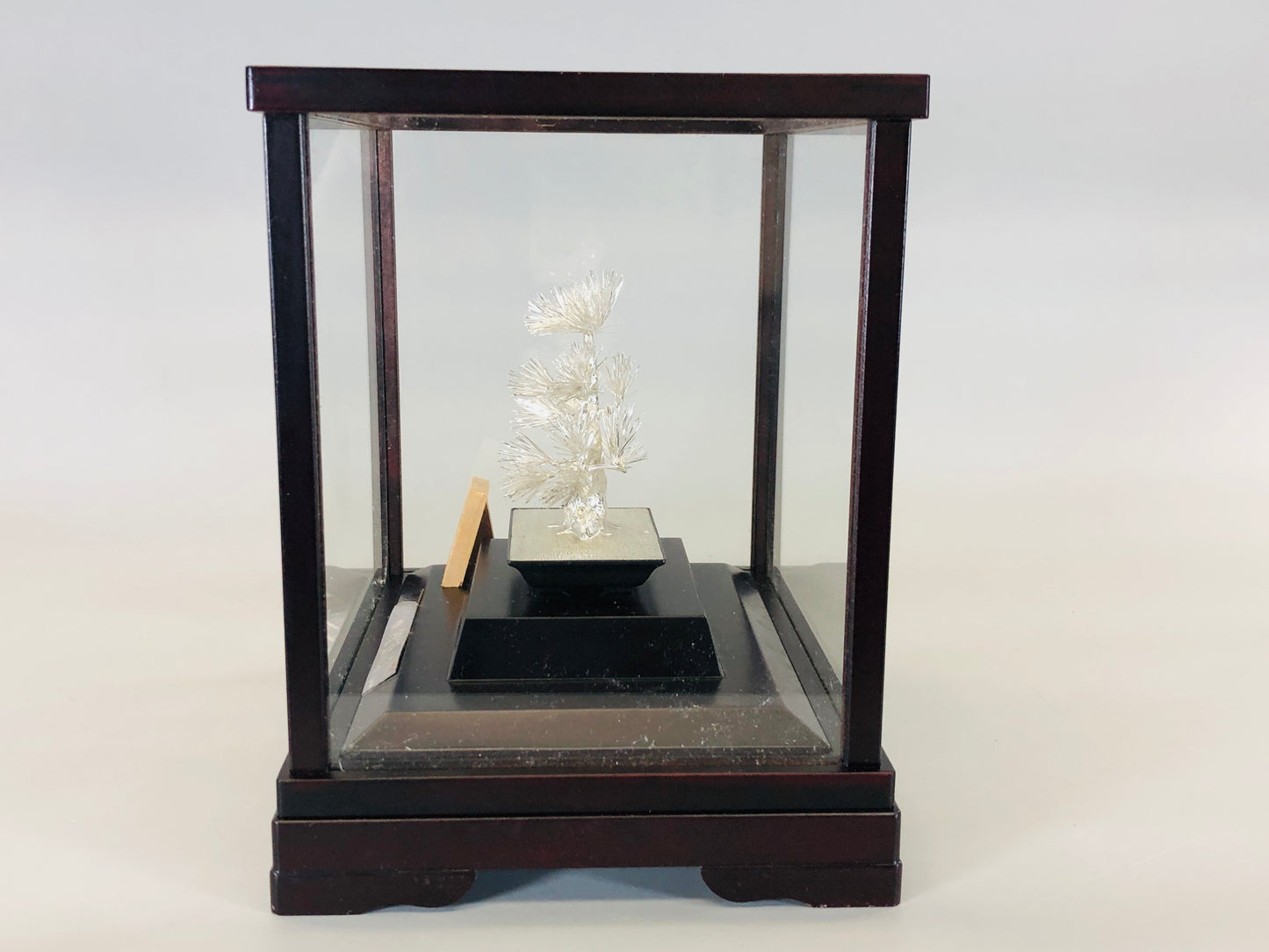 Y5426 OKIMONO Silver Pine figurine glass case Japan antique interior vintage