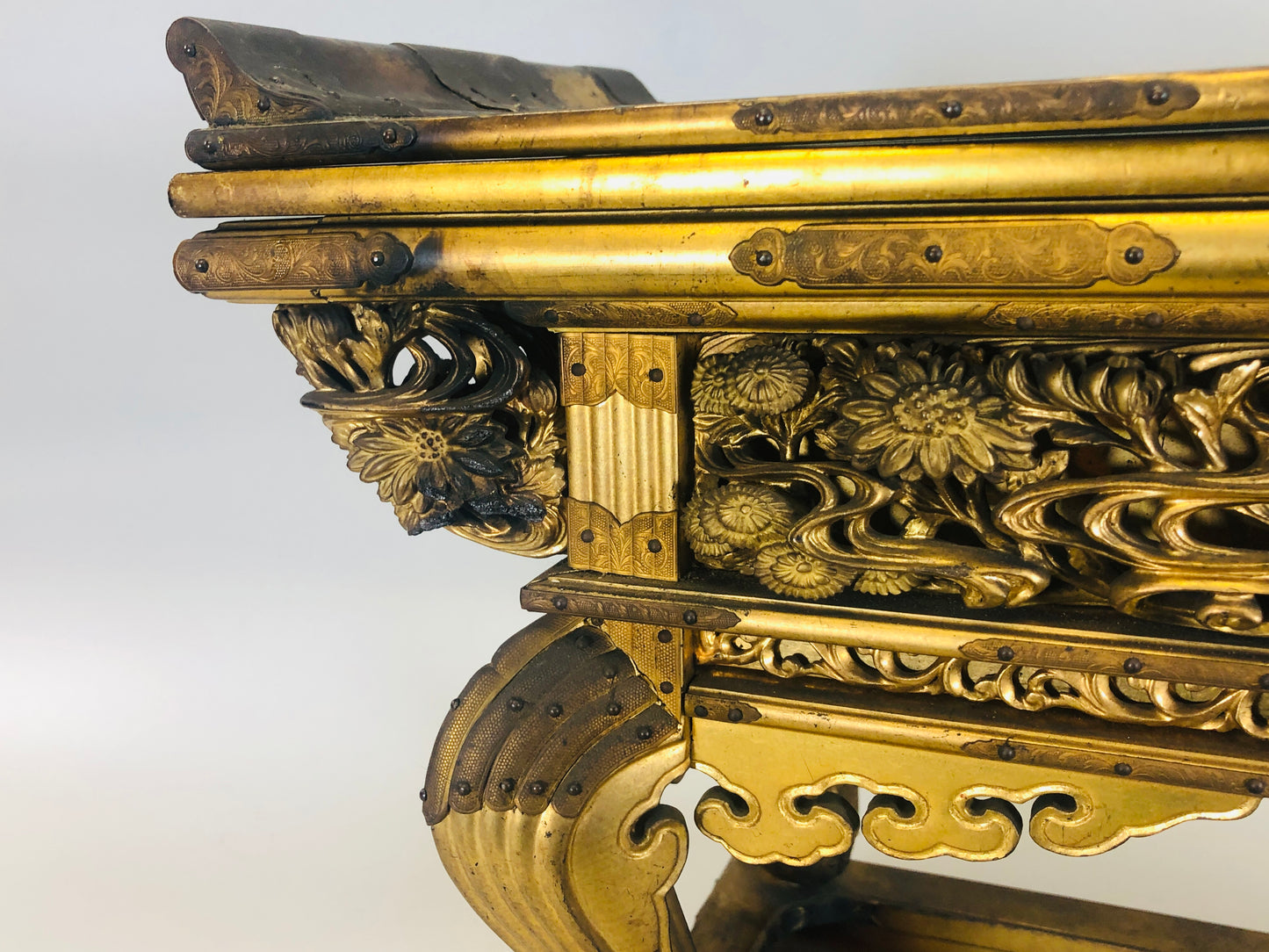 Y5446 Buddhist Altar Equipment Sutra desk gold color openwork Japan antique