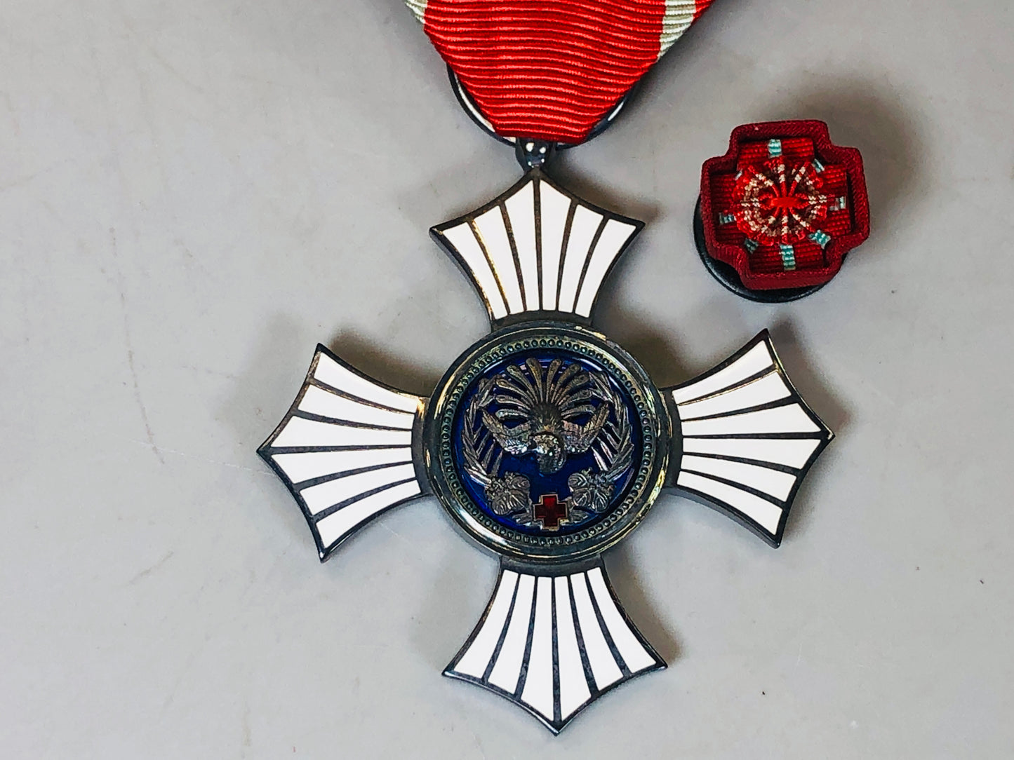 Y5554 KUNSHO Japanese Red Cross medals set of 2 Imperial Japan Army WW2 vintage