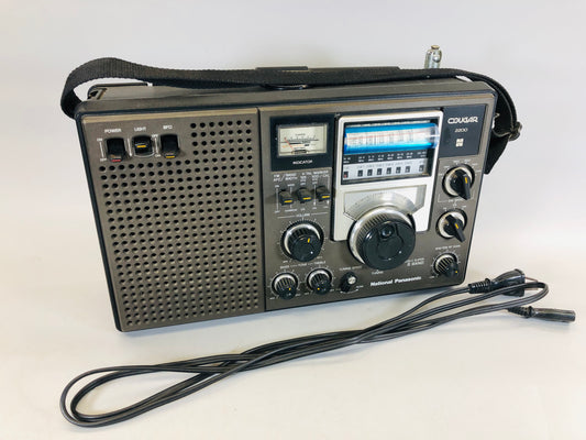 Y5625 RADIO National Cougar 2200 transistor portable Japanese antique vintage