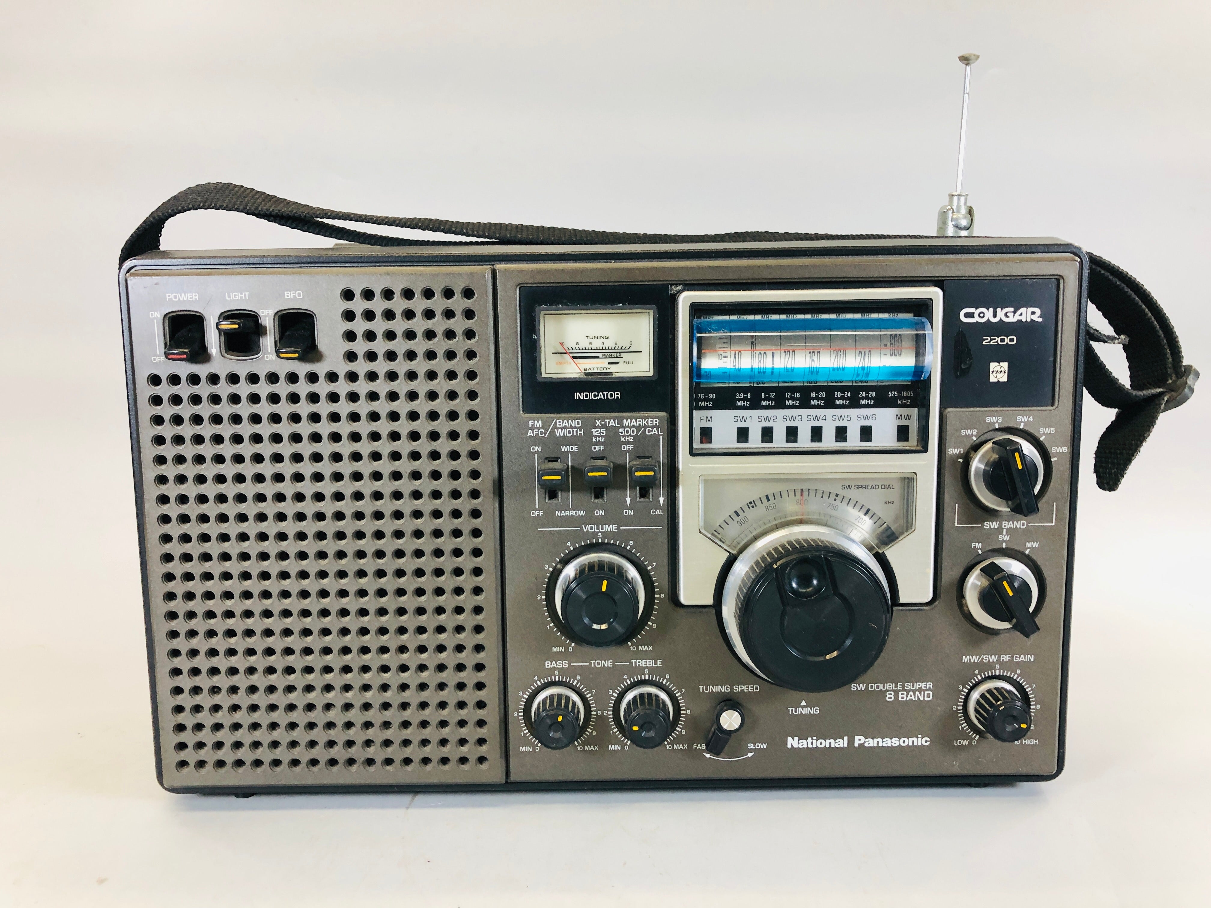 Y5625 RADIO National Cougar 2200 transistor portable Japanese antique  vintage