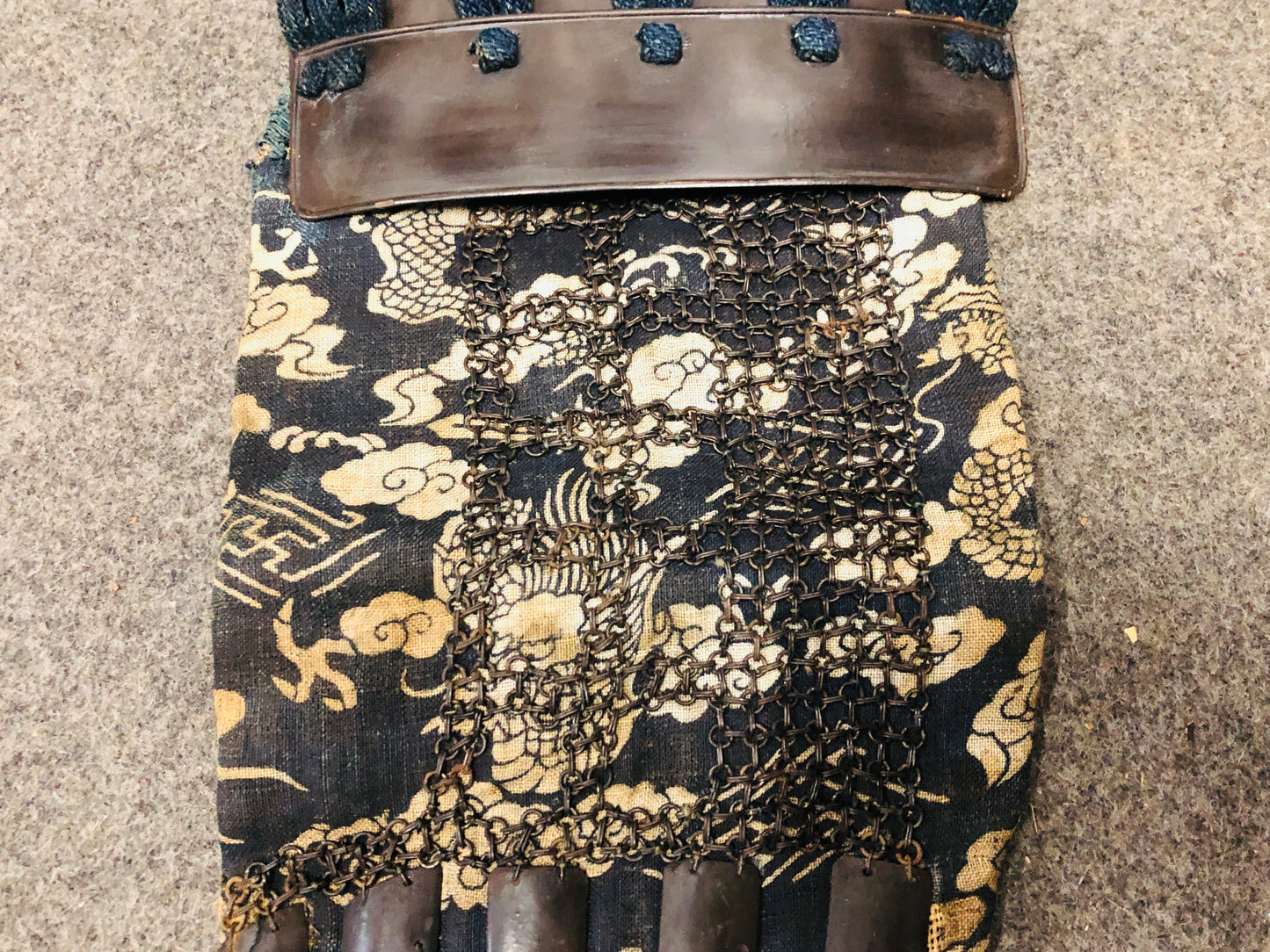 Y5753 YOROI Kote gauntlets sleeves dragon cloth Edo period Japan antique vintage