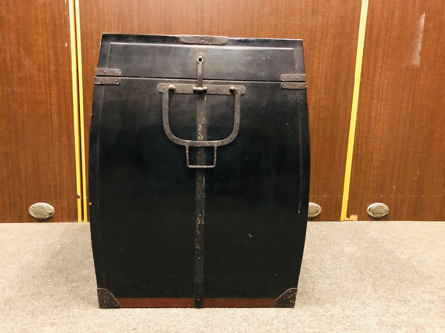 Y5755 YOROI BOX samurai armor chest box storage family crest Makie Japan antique