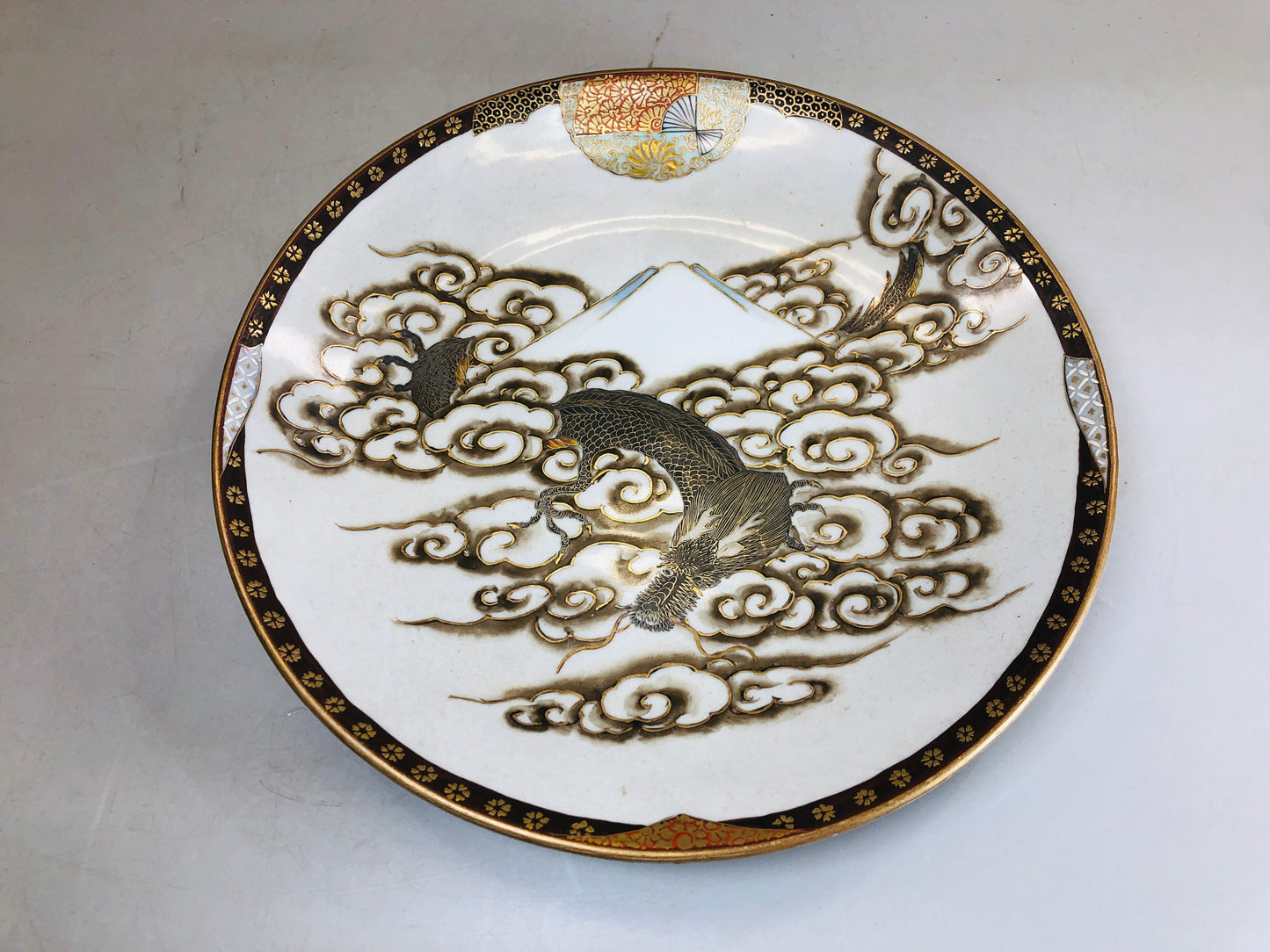 Y5774 DISH Kutani-ware Dragon cloud color picture signed Japan antique tableware