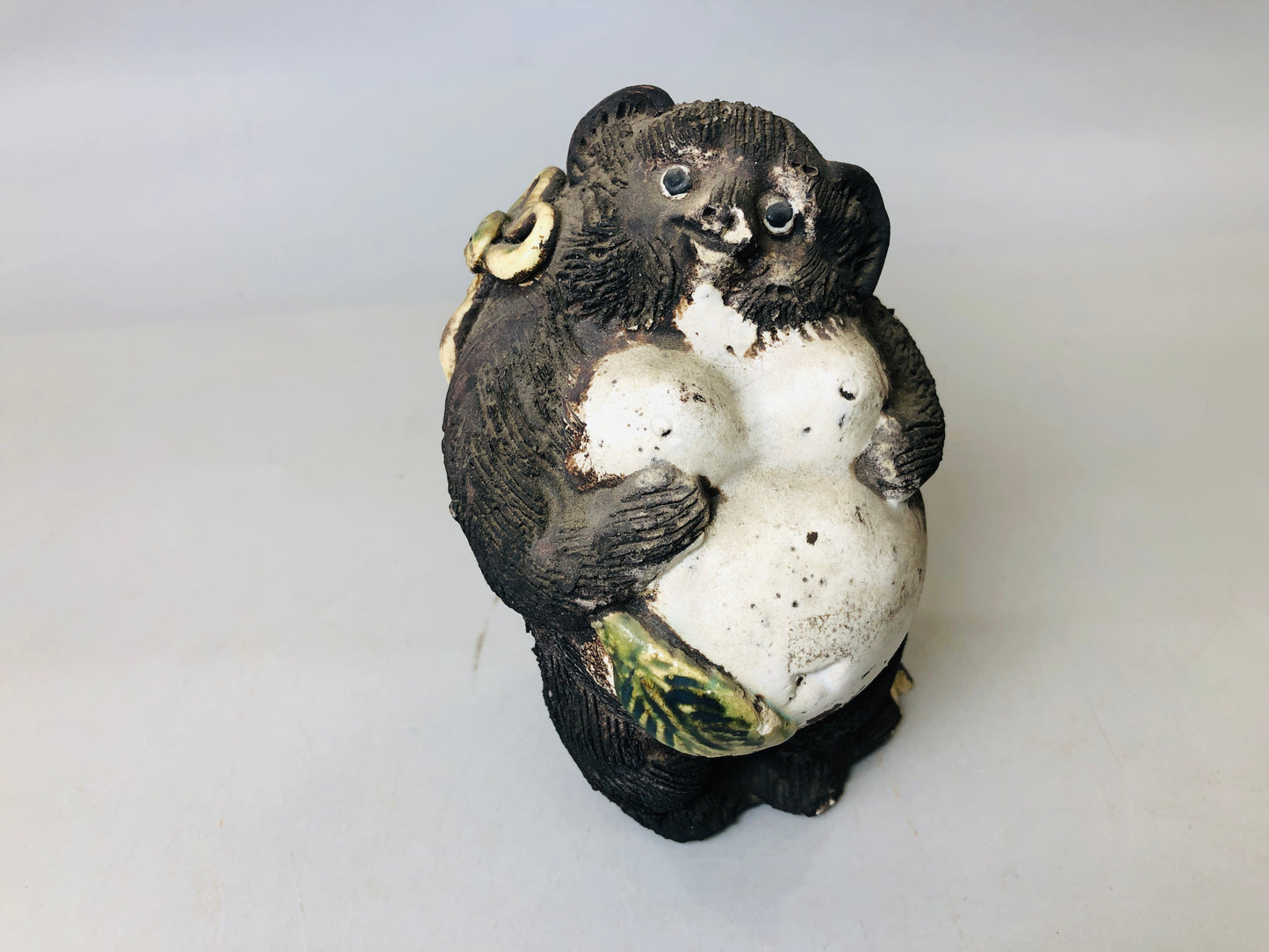 Y5854 OKIMONO Ceramic raccoon dog figure figurine Japan antique interior decor