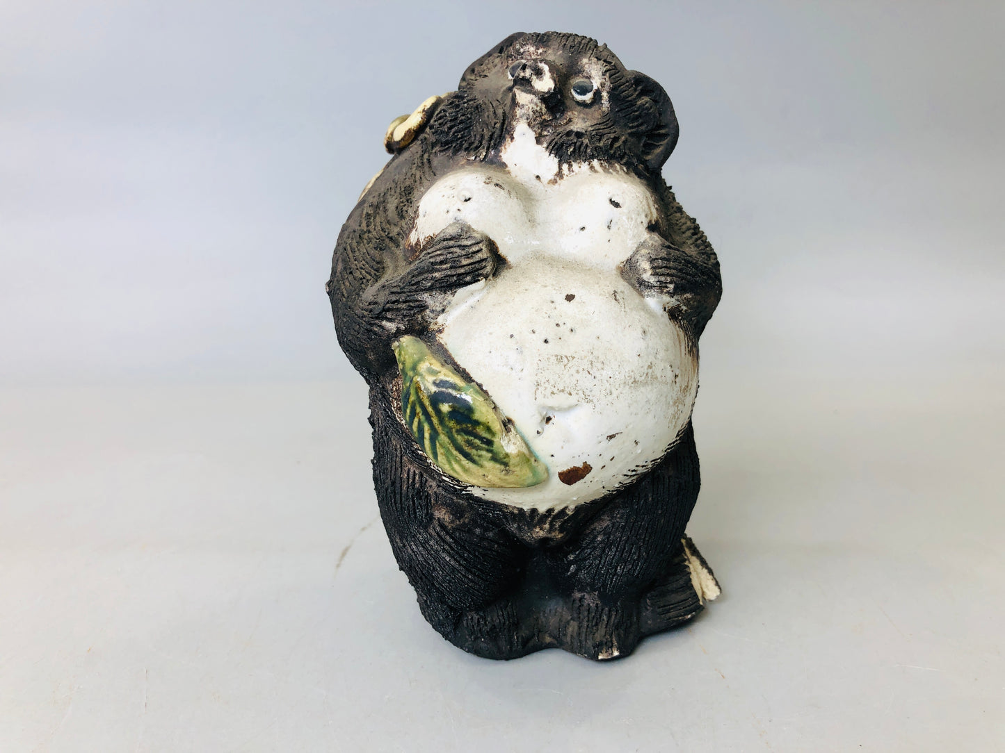 Y5854 OKIMONO Ceramic raccoon dog figure figurine Japan antique interior decor