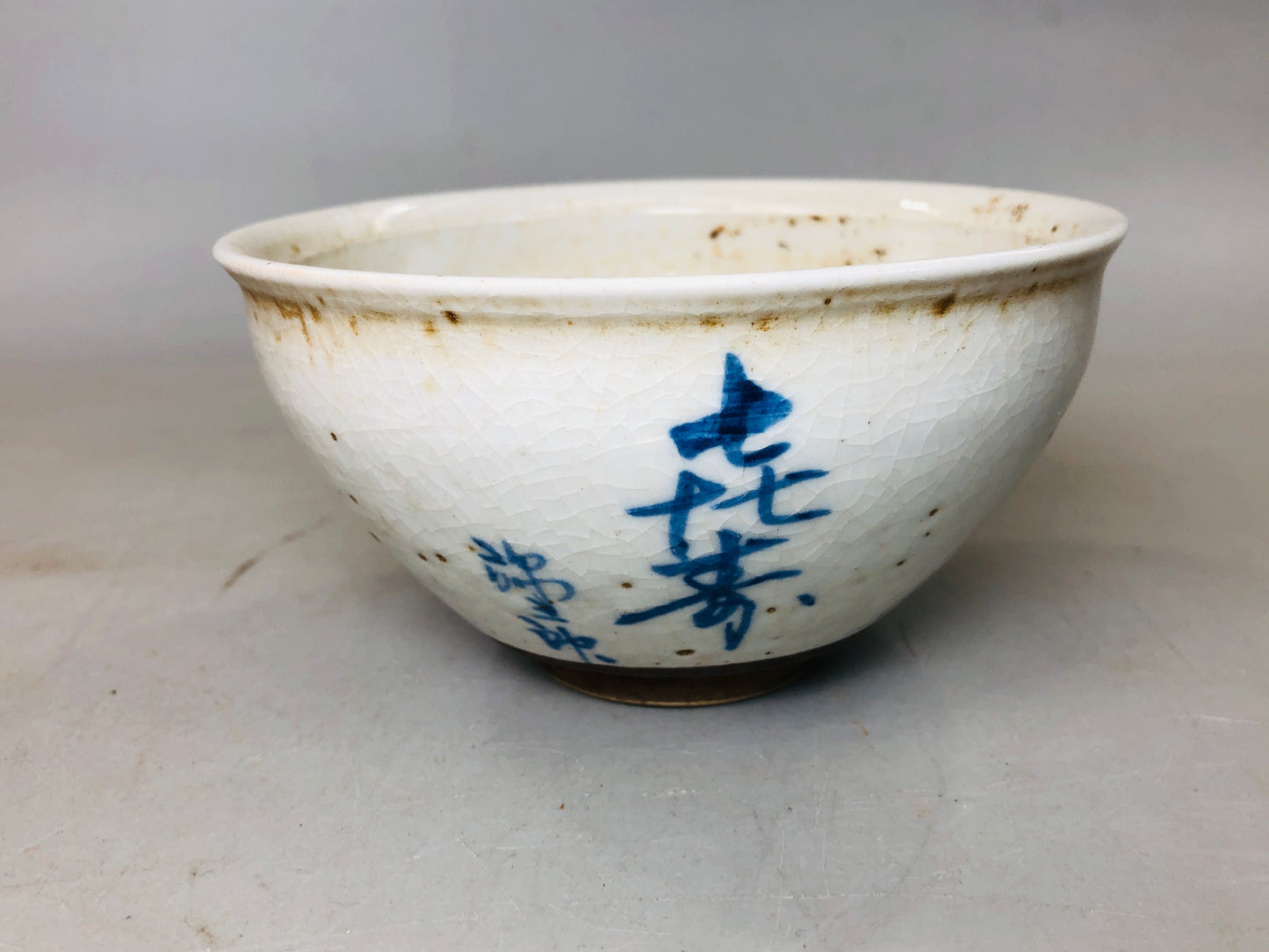 Y5864 CHAWAN Mino-ware signed underglaze blue Japan antique tea ceremony pottery