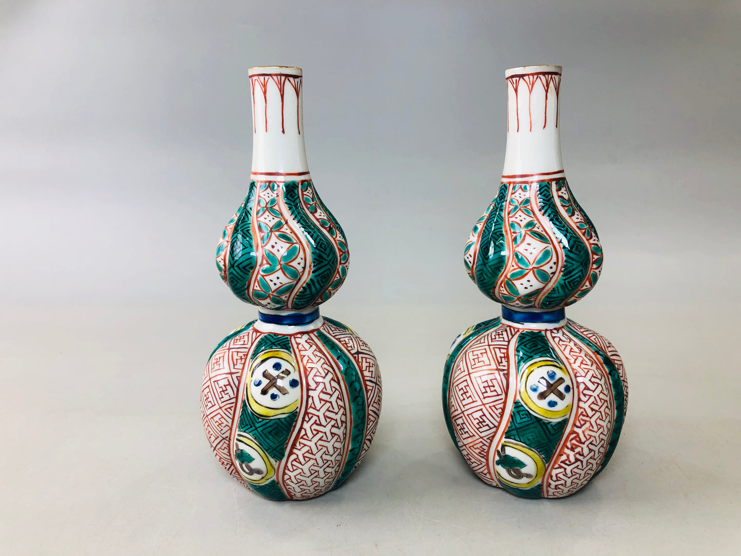 Y5906 CHOUSHI Kutani-ware tokkuri Sake bottle pair color picture Japan antique