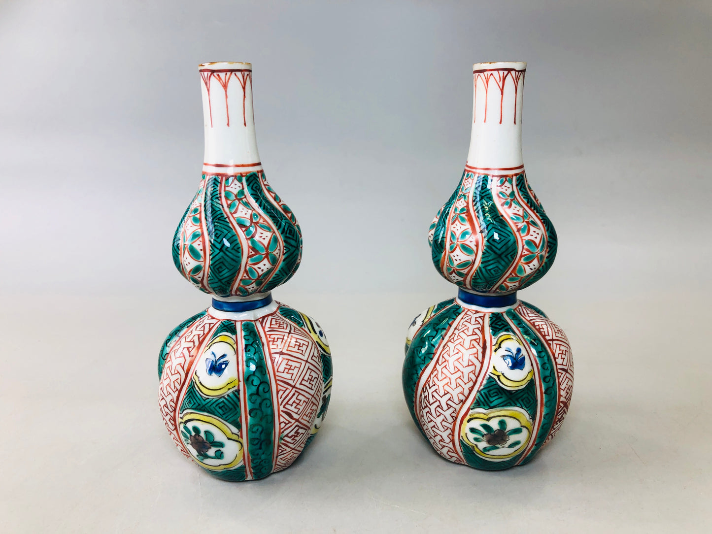 Y5906 CHOUSHI Kutani-ware tokkuri Sake bottle pair color picture Japan antique