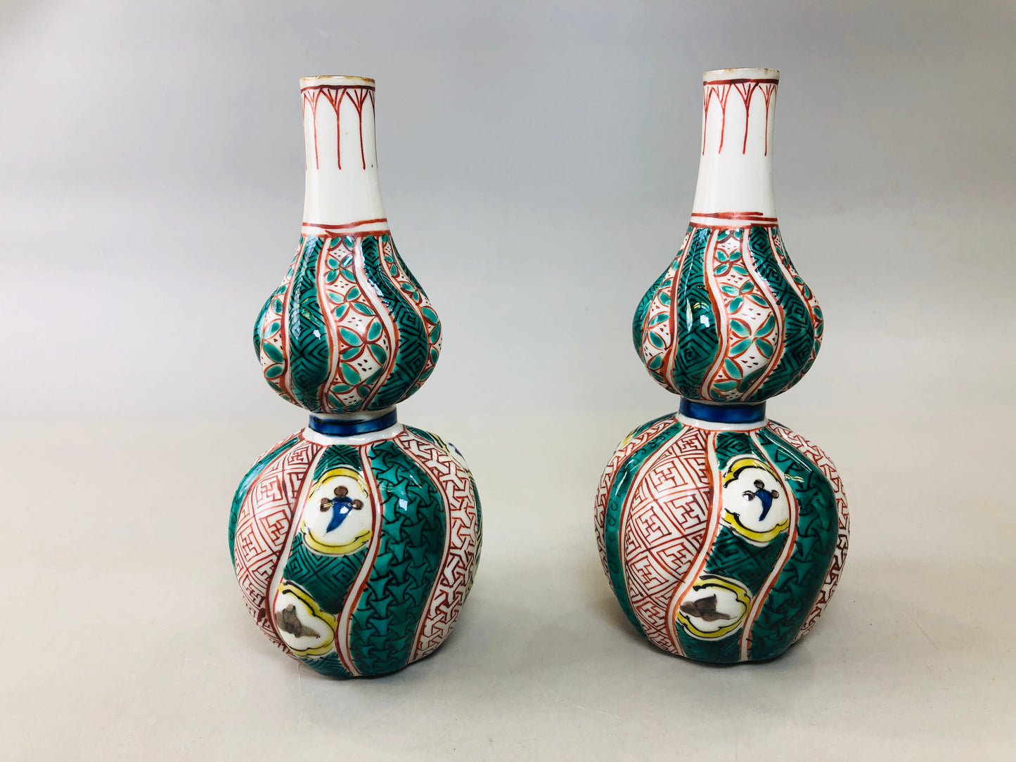 Y5906 CHOUSHI Kutani-ware tokkuri Sake bottle pair color picture Japan antique