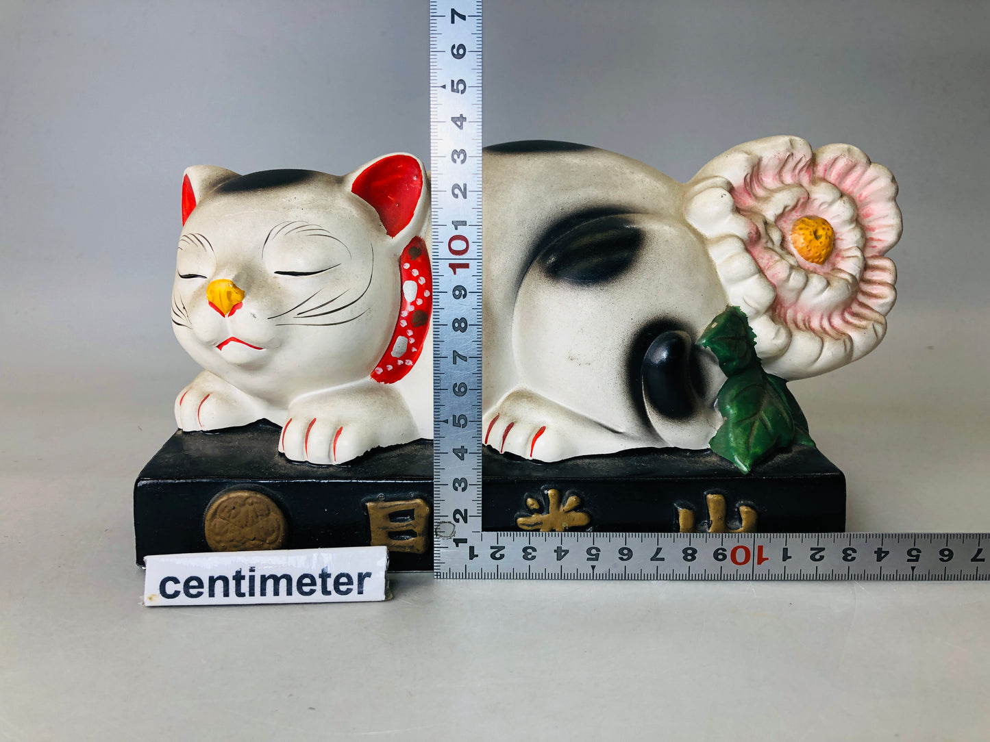 Y6009 OKIMONO Ceramic sleeping cat figurine figure Japan antique interior decor