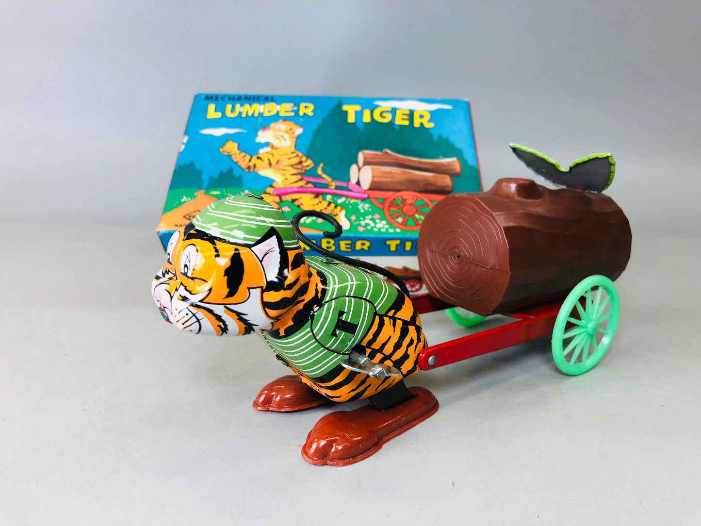 Y6044 TIN TOY Mechanical Lumber Tiger box Japan antique vintage interior decor