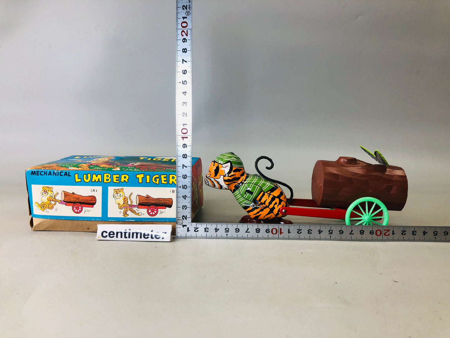 Y6044 TIN TOY Mechanical Lumber Tiger box Japan antique vintage interior decor