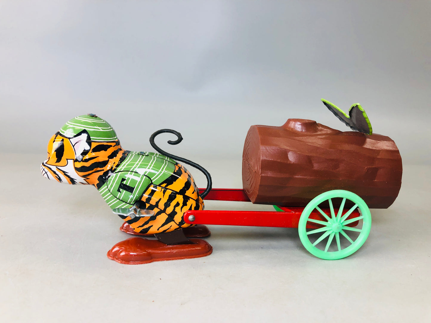 Y6044 TIN TOY Mechanical Lumber Tiger box Japan antique vintage interior decor