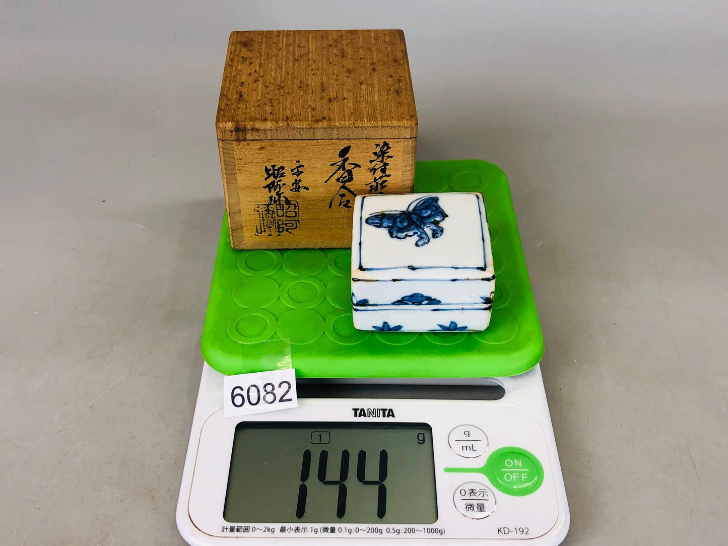 Y6082 [VIDEO] BOX Kyo-ware signed Japan antique incense case fragrance aromatherapy