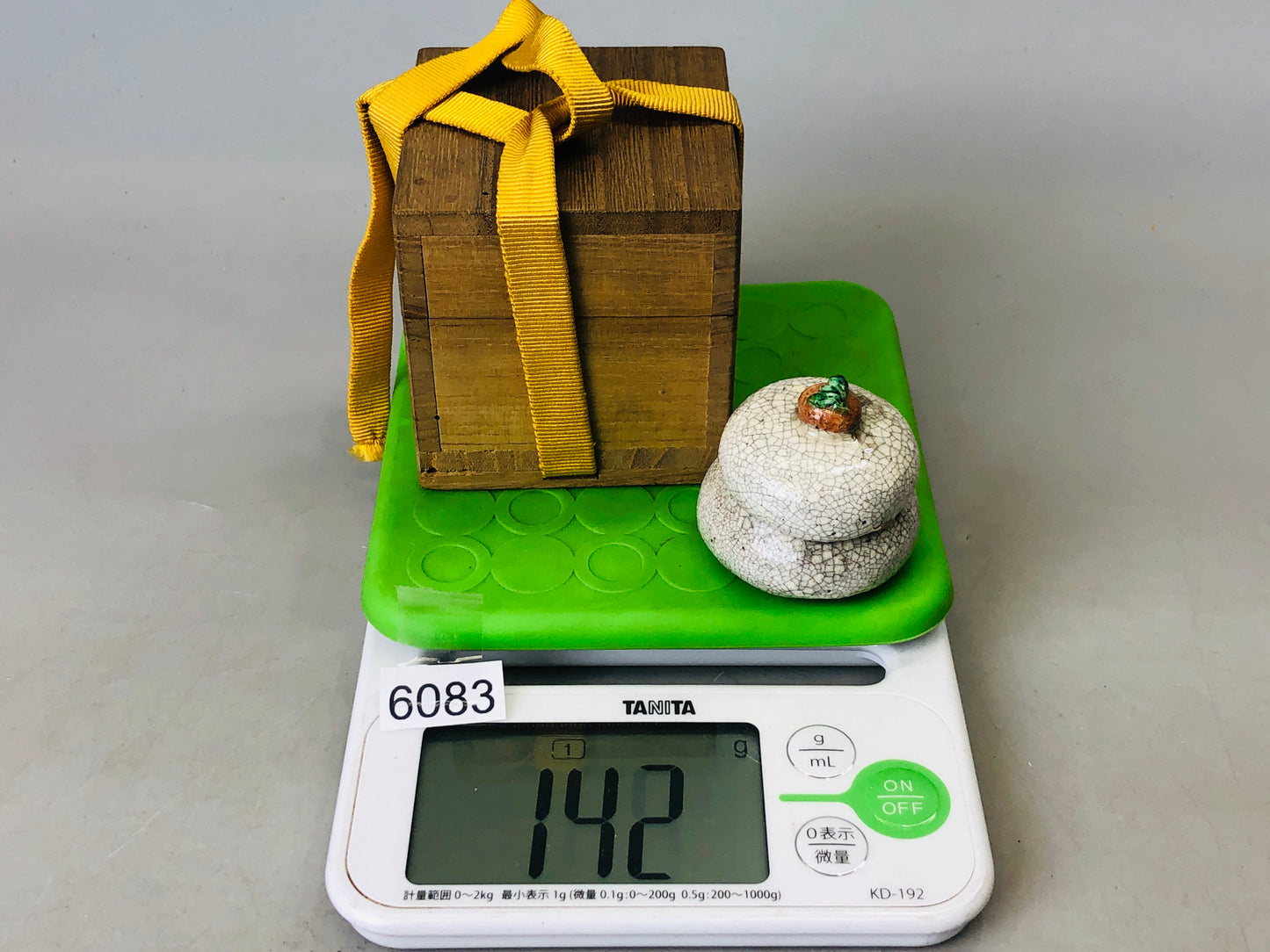 Y6083 [VIDEO] BOX Sasashima-ware signed Japan antique incense case fragrance aroma
