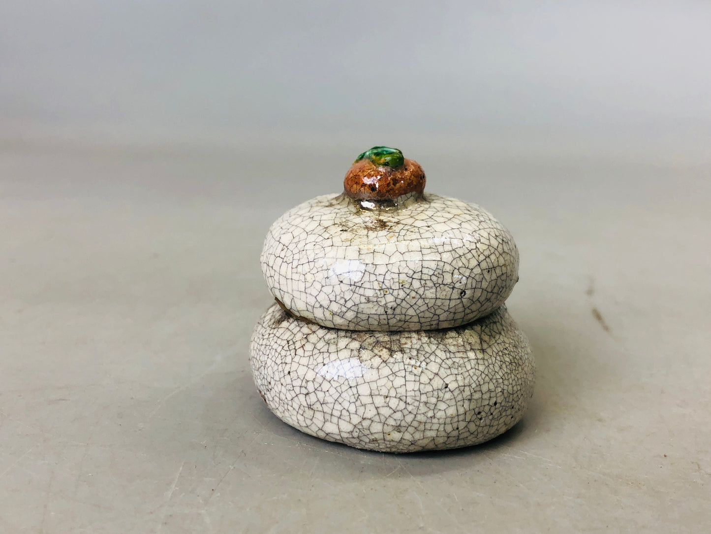 Y6083 [VIDEO] BOX Sasashima-ware signed Japan antique incense case fragrance aroma