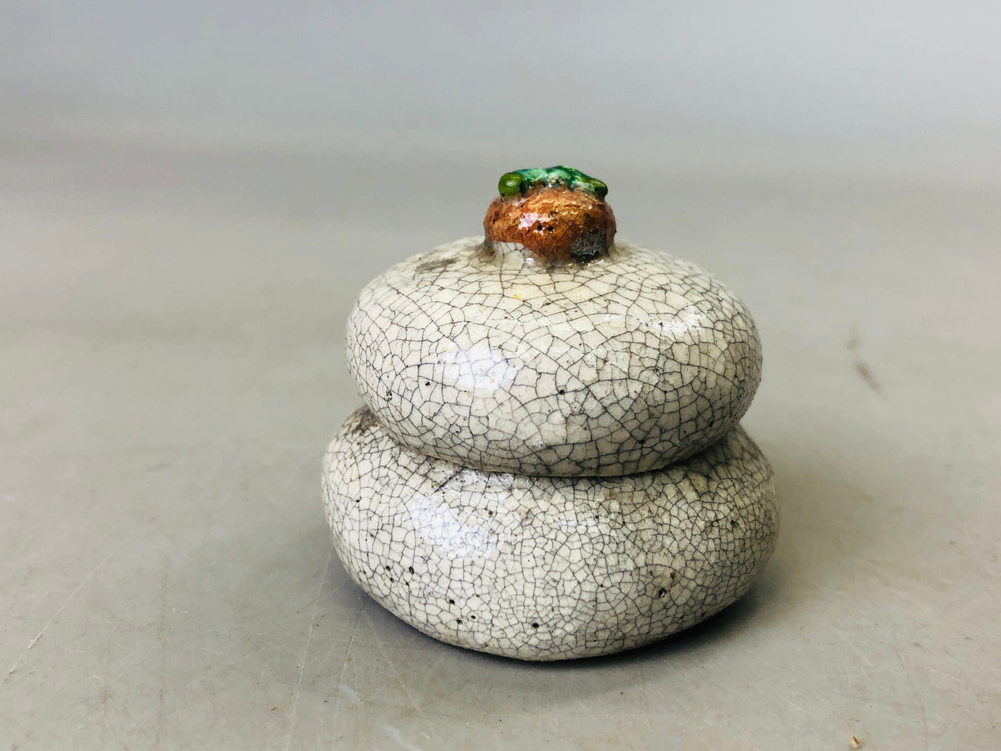 Y6083 [VIDEO] BOX Sasashima-ware signed Japan antique incense case fragrance aroma