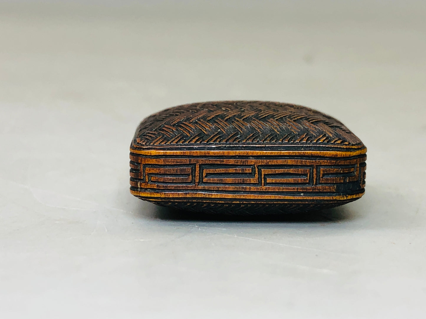Y6106 [VIDEO] NETSUKE wood carving signed Japan traditional antique kimono accessory