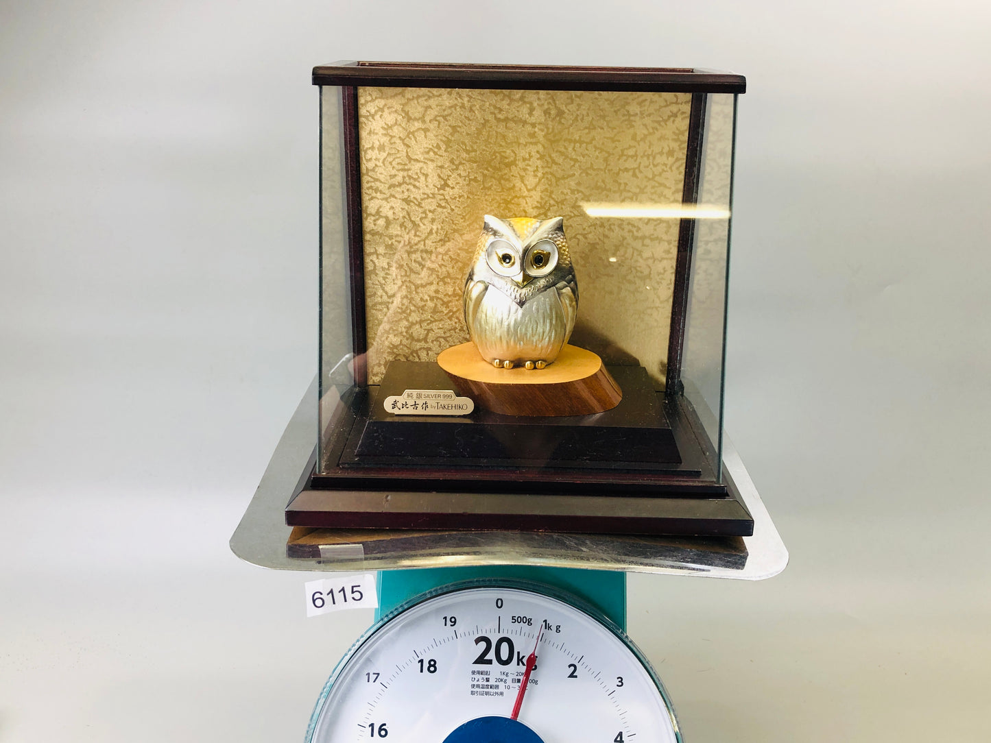 Y6115 [VIDEO] OKIMONO Silver owl figurine signed glass case Japan antique interior decor