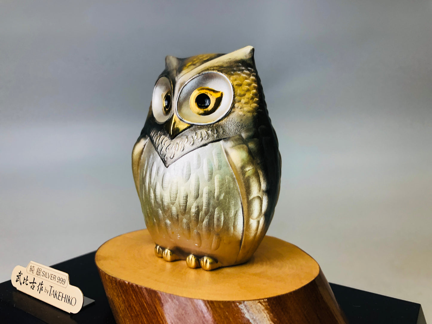 Y6115 [VIDEO] OKIMONO Silver owl figurine signed glass case Japan antique interior decor