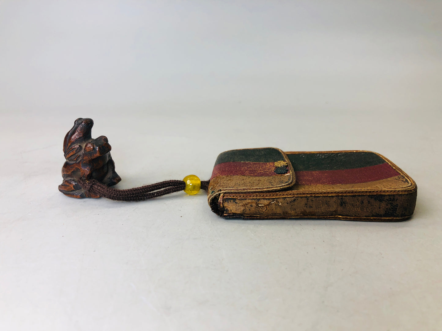 Y6167 [VIDEO] NETSUKE wood carving Frog family Japan antique kimono accessory vintage