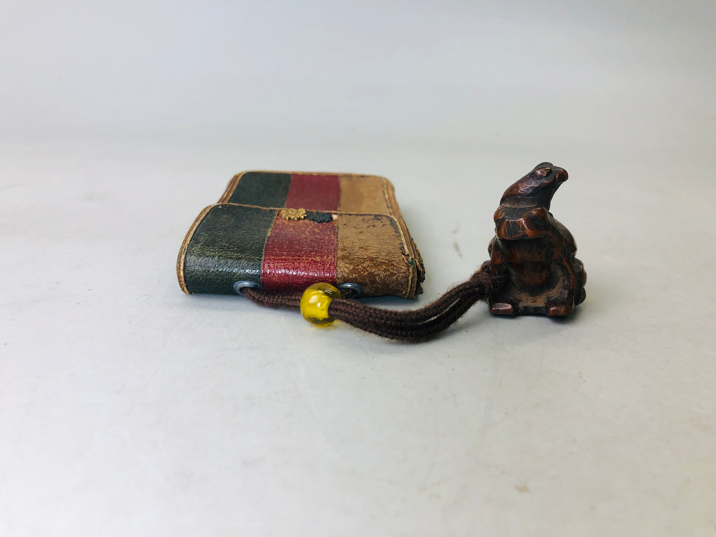 Y6167 [VIDEO] NETSUKE wood carving Frog family Japan antique kimono accessory vintage