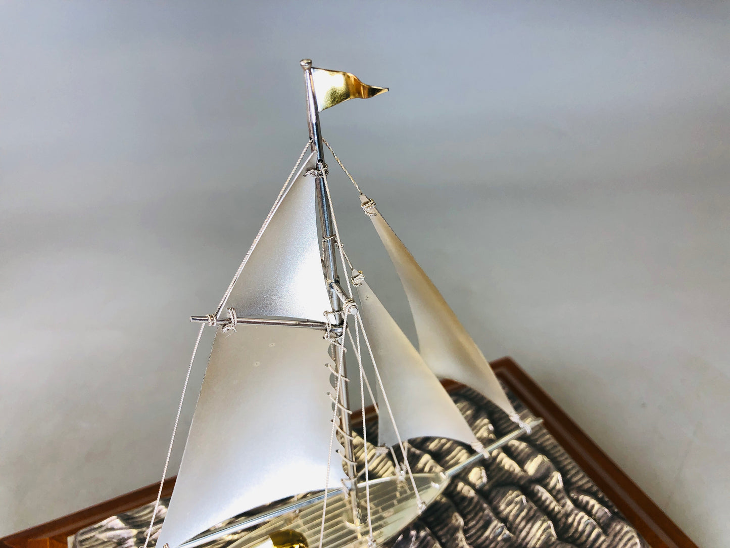 Y6301 [VIDEO] OKIMONO Silver yacht figure signed glass case Japan antique interior decor