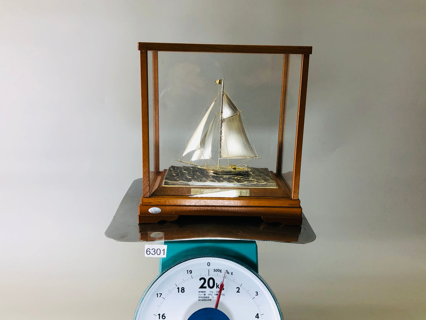 Y6301 [VIDEO] OKIMONO Silver yacht figure signed glass case Japan antique interior decor