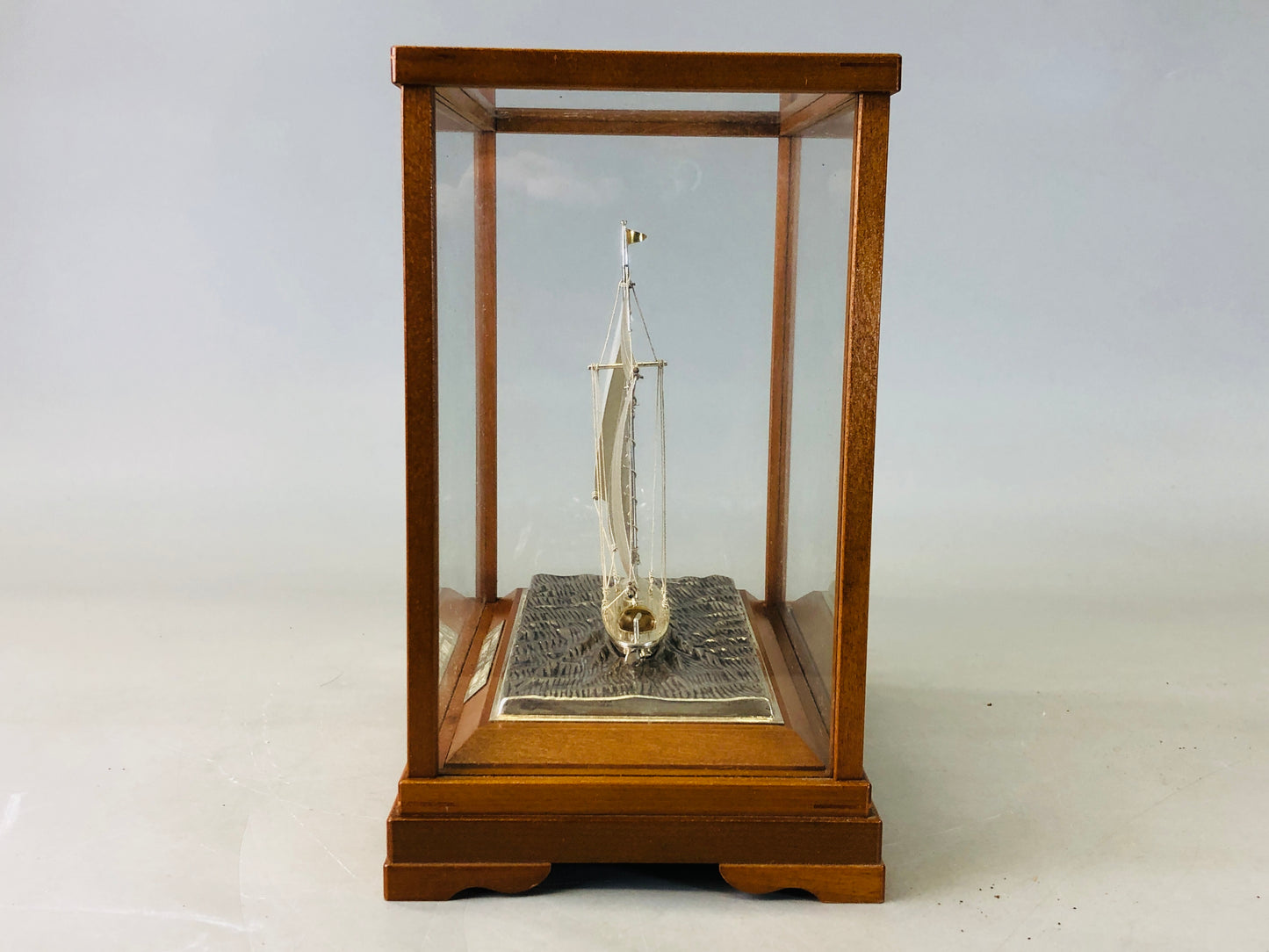 Y6301 [VIDEO] OKIMONO Silver yacht figure signed glass case Japan antique interior decor