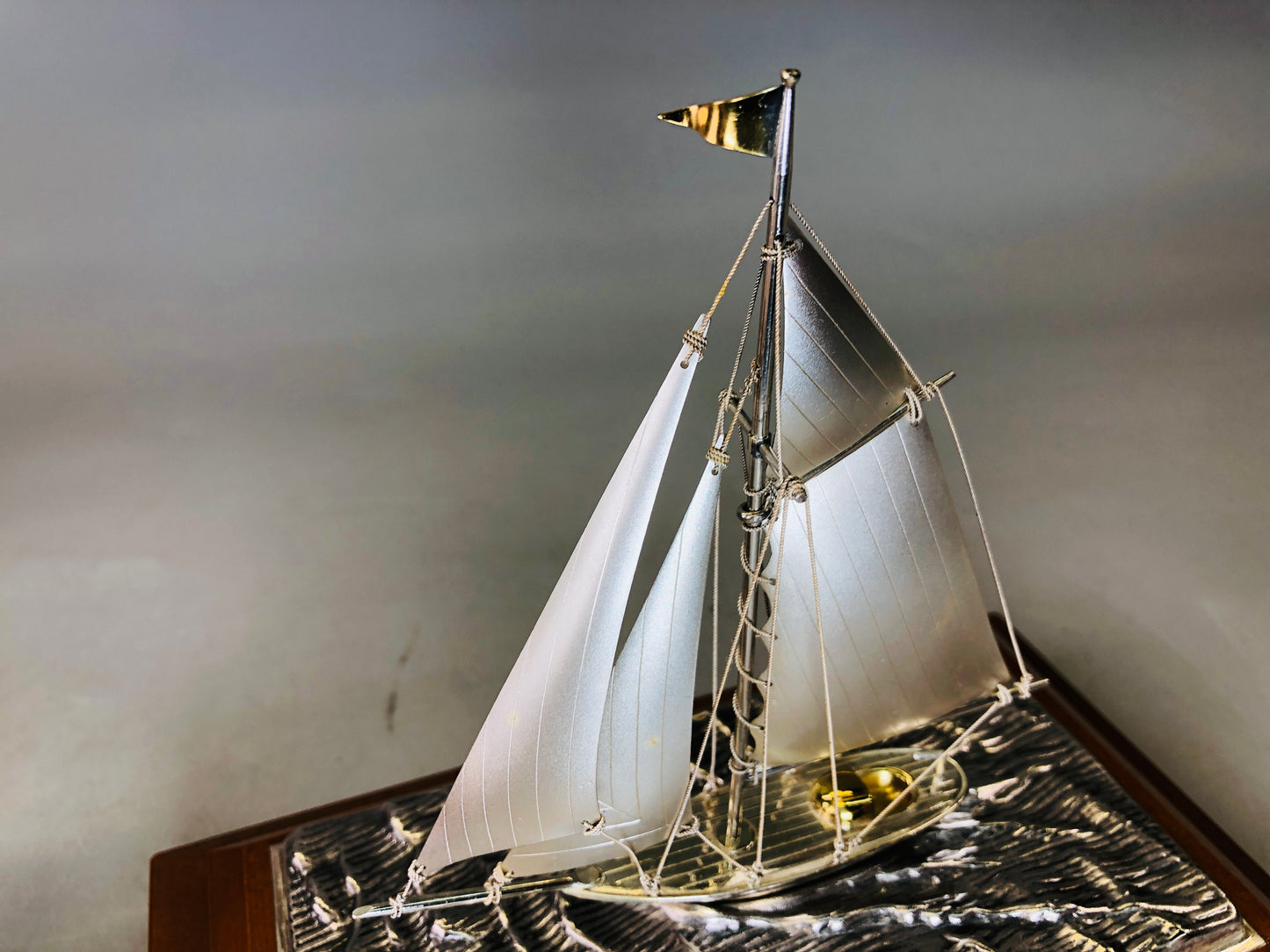 Y6301 [VIDEO] OKIMONO Silver yacht figure signed glass case Japan antique interior decor